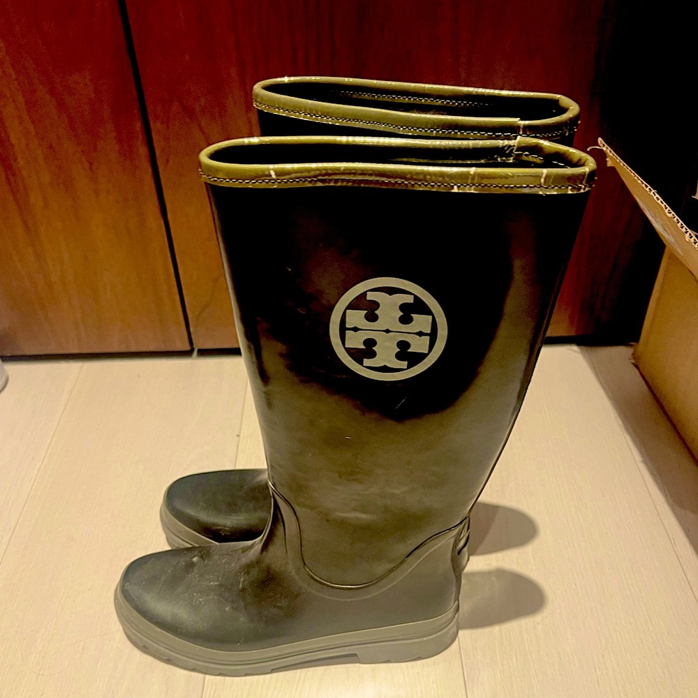 tory burch rubber rain boots